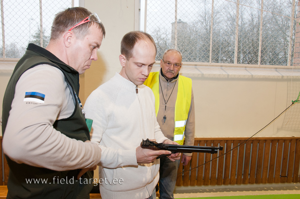 Kaasa oli võetud ka mõned püstolid